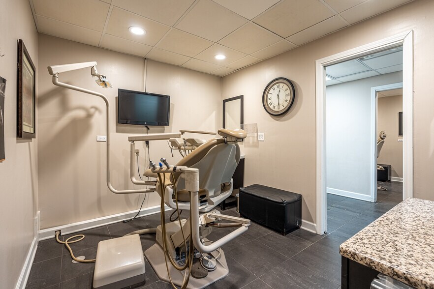 More Photos Of 5951-5959 W Irving Park Rd, Chicago Storefront For Lease