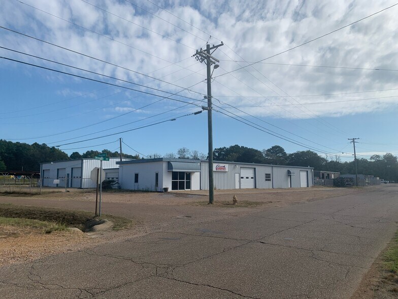 Primary Photo Of 123 E Plymouth Rd, Columbus Industrial For Lease