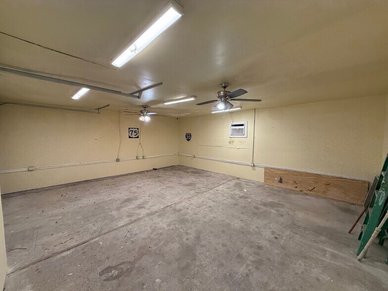 More Photos Of 2162 S Airport Dr, McKinney Industrial For Lease