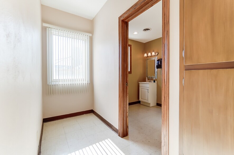 More Photos Of 112-120 N West St, Lima Storefront Retail Office For Lease