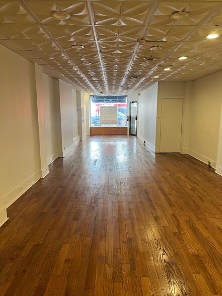 More Photos Of 1802 Chestnut St, Philadelphia General Retail For Lease