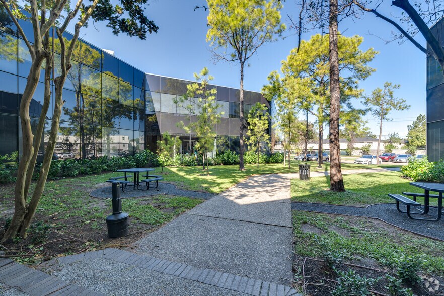 More Photos Of 6220 WESTPARK Dr, Houston Office For Lease