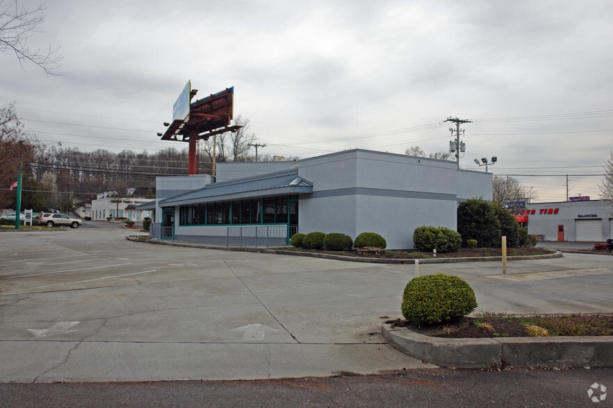 More Photos Of 10244 Kingston Pike, Knoxville Restaurant For Sale