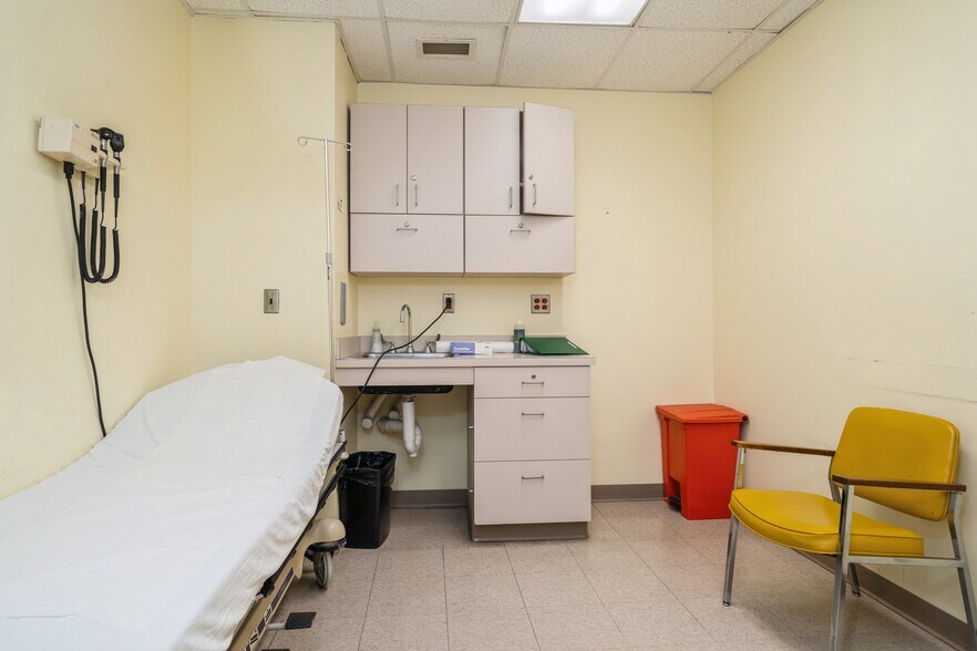 More Photos Of 680 Broadway, Paterson Hospital For Lease