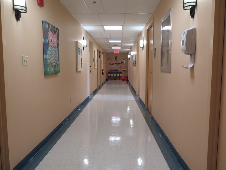 More Photos Of 101 Amesbury St, Lawrence Medical For Lease