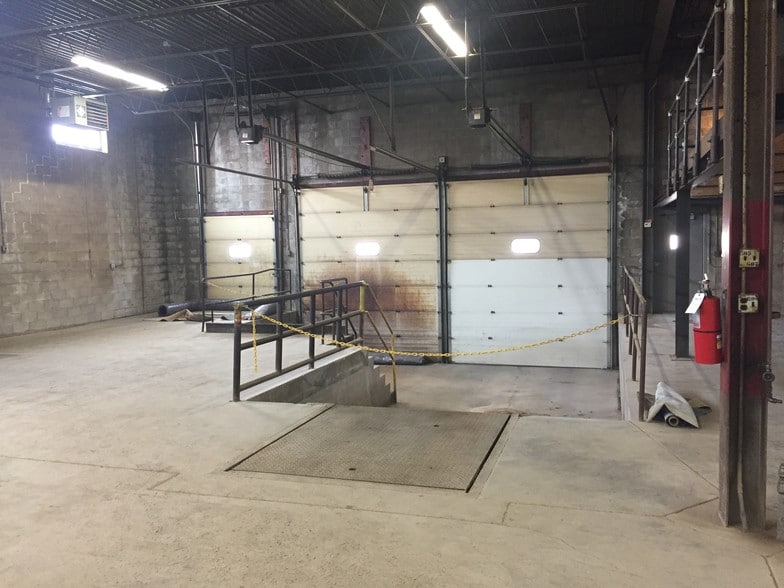 More Photos Of 11133 W Rogers St, Milwaukee Manufacturing For Lease