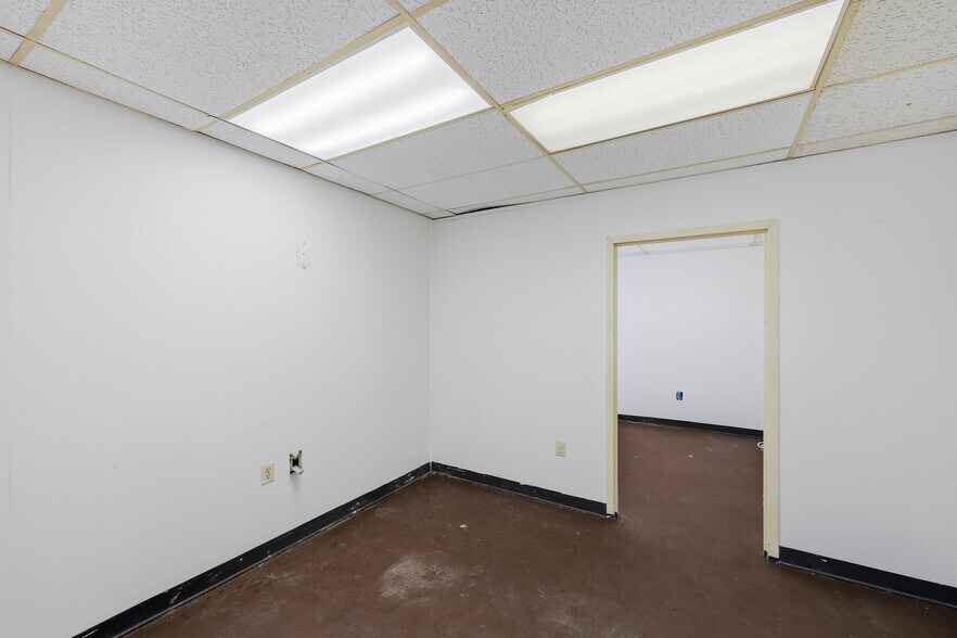 More Photos Of 4795 Mcwillie Dr, Jackson Office For Sale