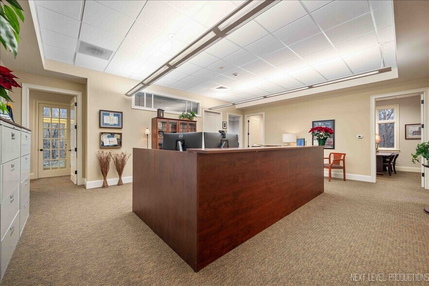 More Photos Of 400 Knoll St, Wheaton Office For Sale