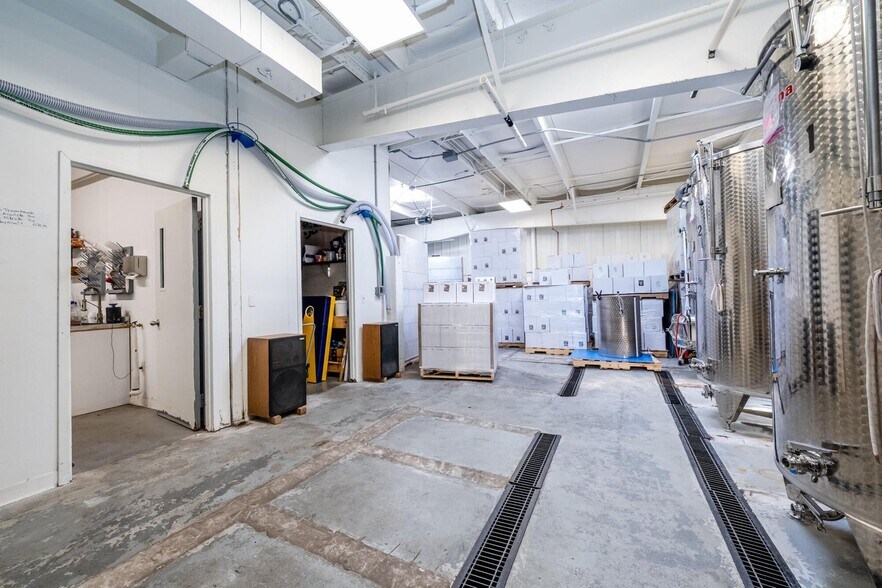 More Photos Of 641 S Crystal Ave, Benton Harbor Winery Vineyard For Sale