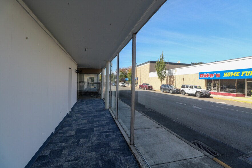 More Photos Of 181 Anderson Ave, Coos Bay Department Store For Sale