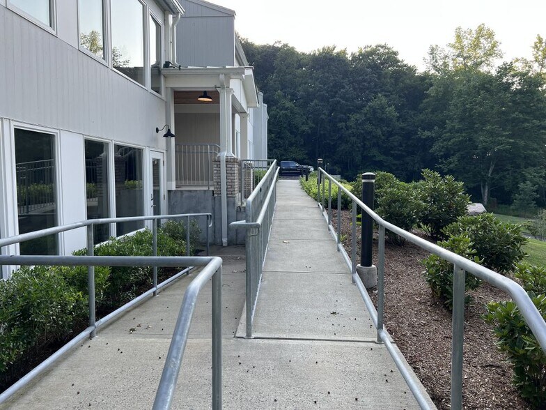 More Photos Of 1570 Boston Post Rd, Guilford Office For Lease