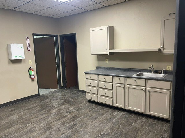 More Photos Of 501 Westland Dr, Edmond Service For Lease