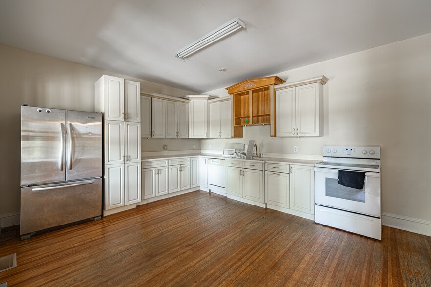 More Photos Of 5164 New Market Rd, Richmond Freestanding For Sale