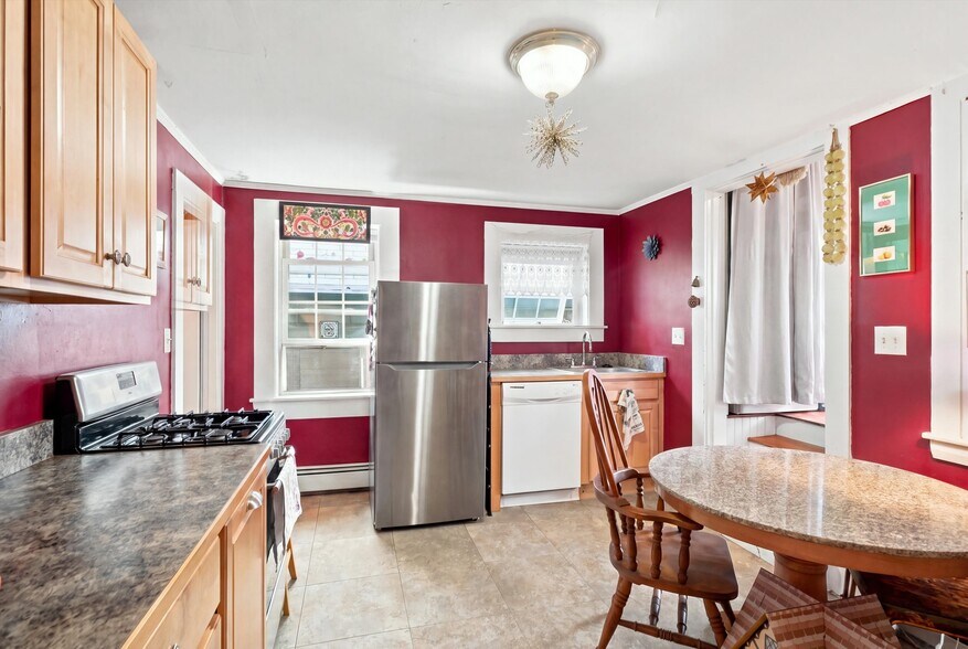 More Photos Of 33-37 S Main St, Ipswich Storefront Retail Residential For Sale