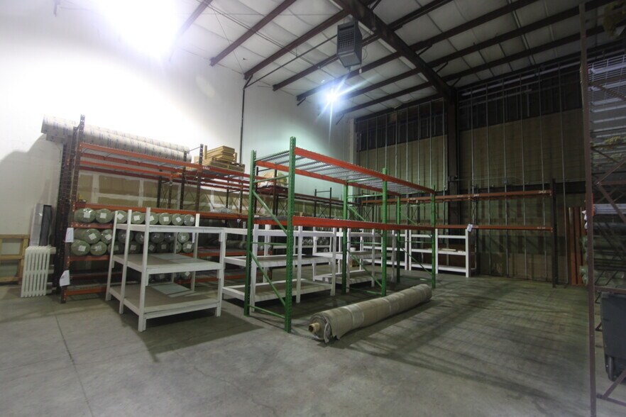 More Photos Of 3120 Medlock Bridge Rd, Peachtree Corners Light Distribution For Sale