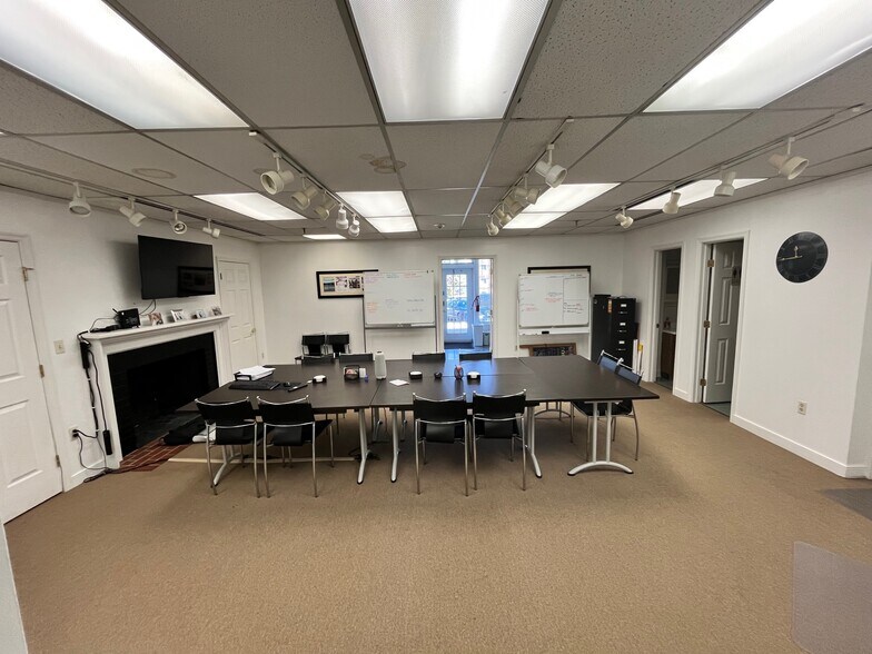 More Photos Of 2217 Princess Anne St, Fredericksburg Office Residential For Lease