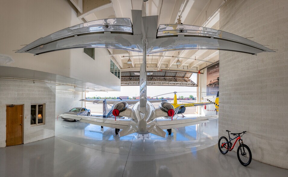 More Photos Of 14605 N Airport Dr, Scottsdale Airplane Hangar For Lease