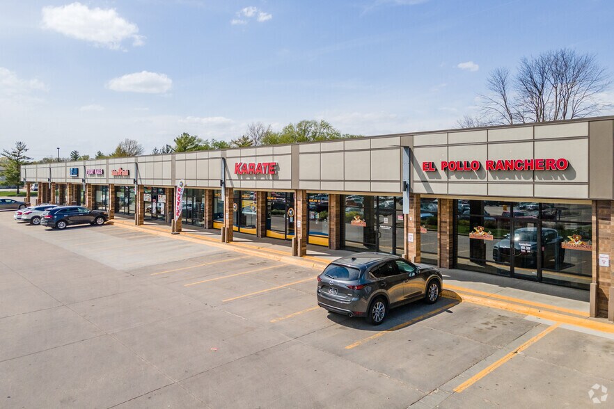 19601984 Grand Ave, West Des Moines, IA 50265 For Lease