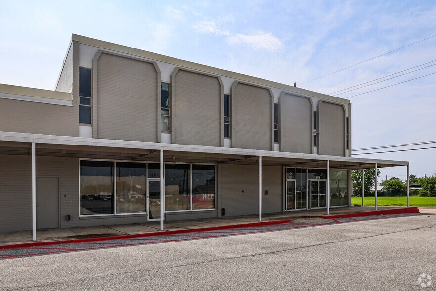 More Photos Of 805 Barrow St, Houma Loft Creative Space For Lease