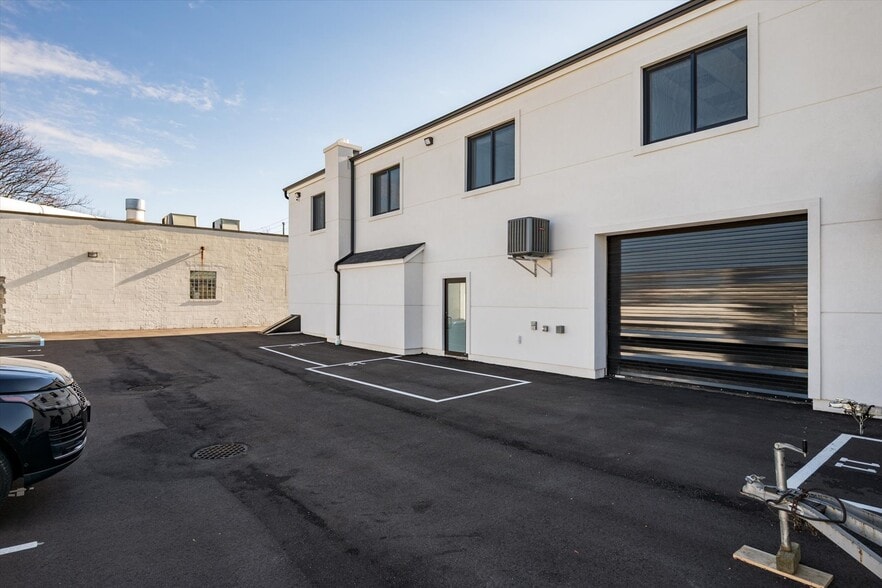 More Photos Of 25 Willowdale Ave, Port Washington Office For Sale