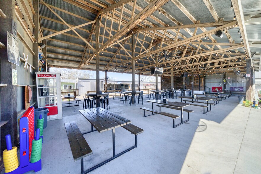 More Photos Of 710 S May St, Madisonville General Retail For Sale