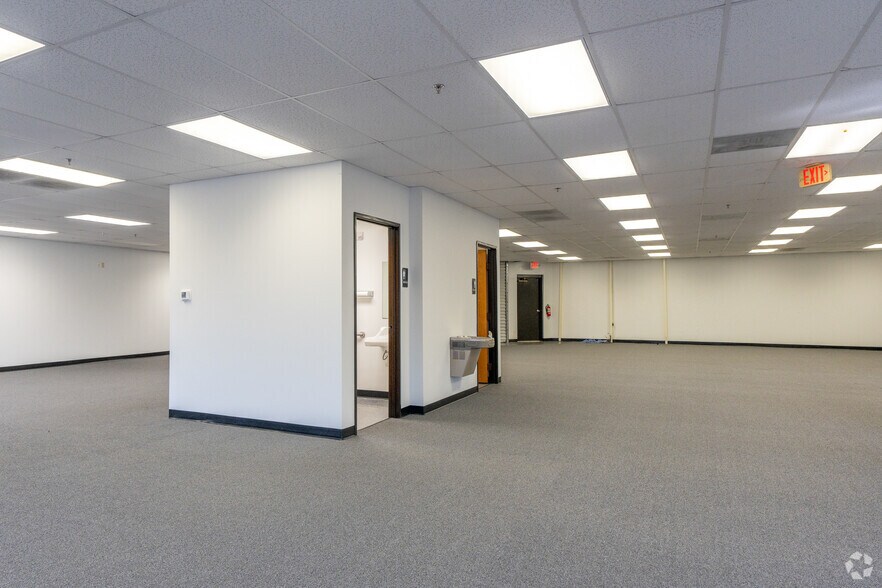 More Photos Of 4801 George Rd, Tampa Unknown For Lease