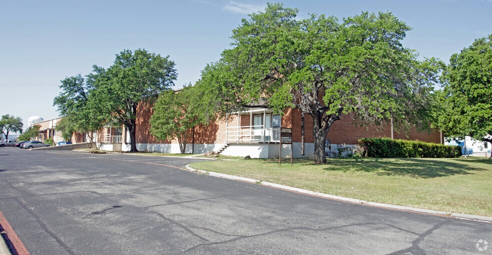 More Photos Of 3002-3014 Avenue E E, Arlington Light Manufacturing For Lease