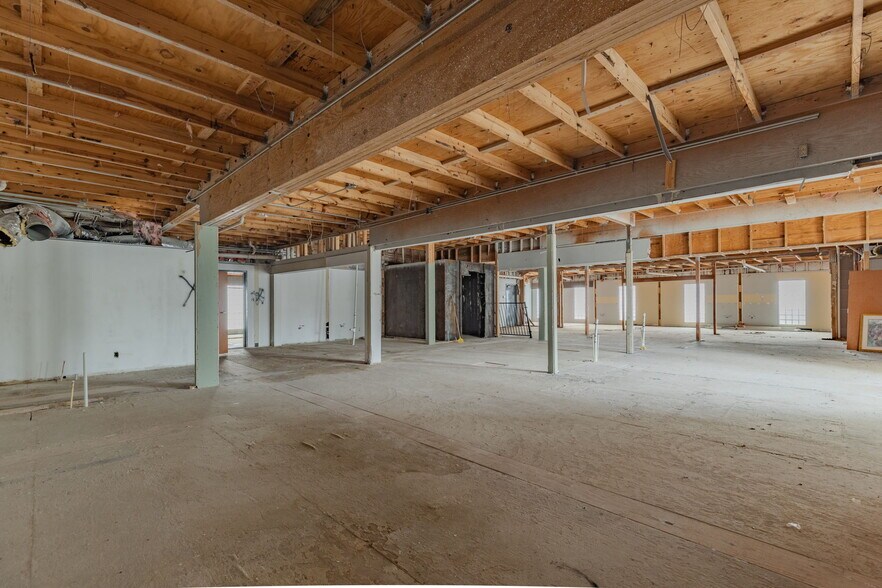 More Photos Of 2908 E Trinity Mills Rd, Carrollton Office For Lease