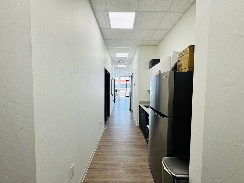 More Photos Of 901 E Main St, Yukon General Retail For Lease