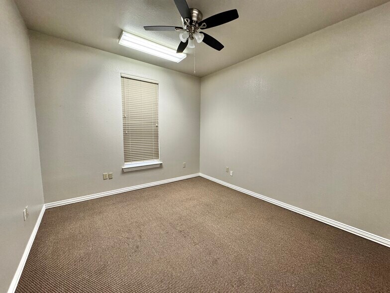 More Photos Of 702 Hunters Row Ct, Mansfield Office For Lease