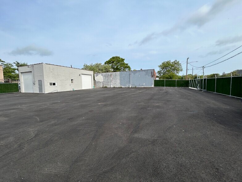 More Photos Of 267 Merritt Ave, Wyandanch Warehouse For Lease