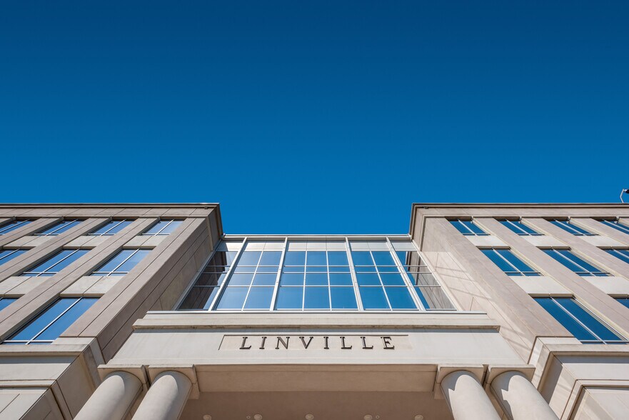 More Photos Of 10130 Perimeter Pky, Charlotte Office For Lease