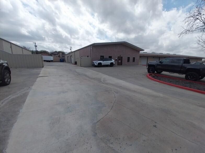 More Photos Of 6214 Krempen Ave, San Antonio Warehouse For Sale