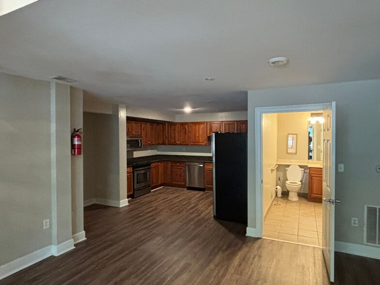 More Photos Of 1520 Main St, Columbia Storefront Retail Residential For Lease