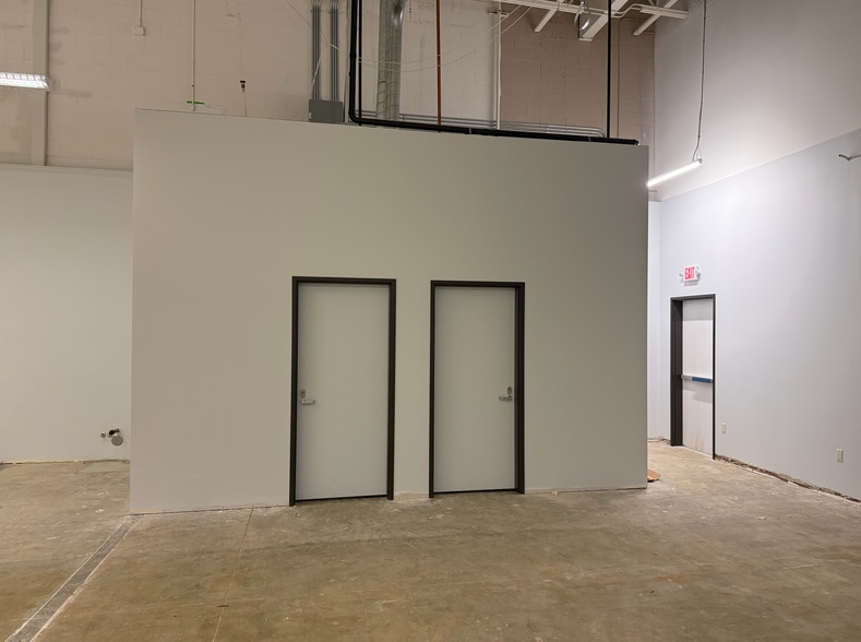 More Photos Of 12115-12117 SE Stevens Rd, Portland Unknown For Lease