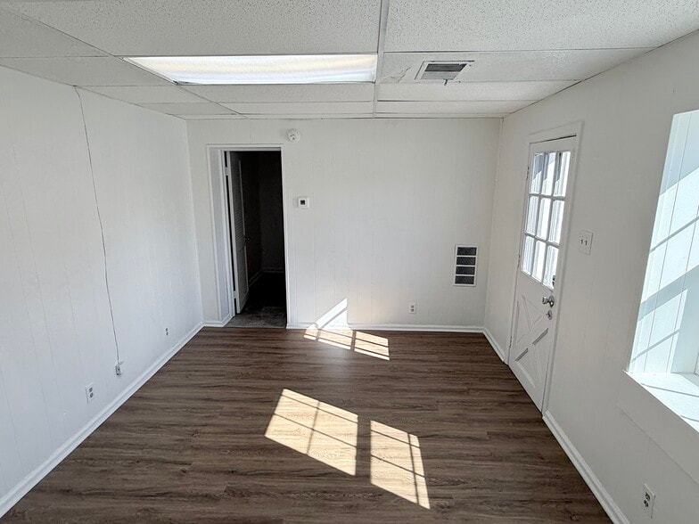 More Photos Of 108 E Main St, Plainfield General Retail For Lease