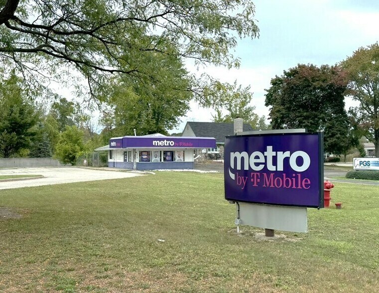 More Photos Of 1750 Gratiot Blvd, Marysville Freestanding For Lease