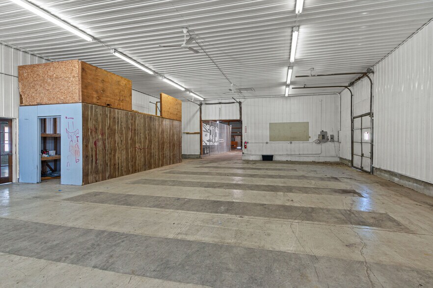 More Photos Of 108 S Front St, Coloma General Retail For Lease