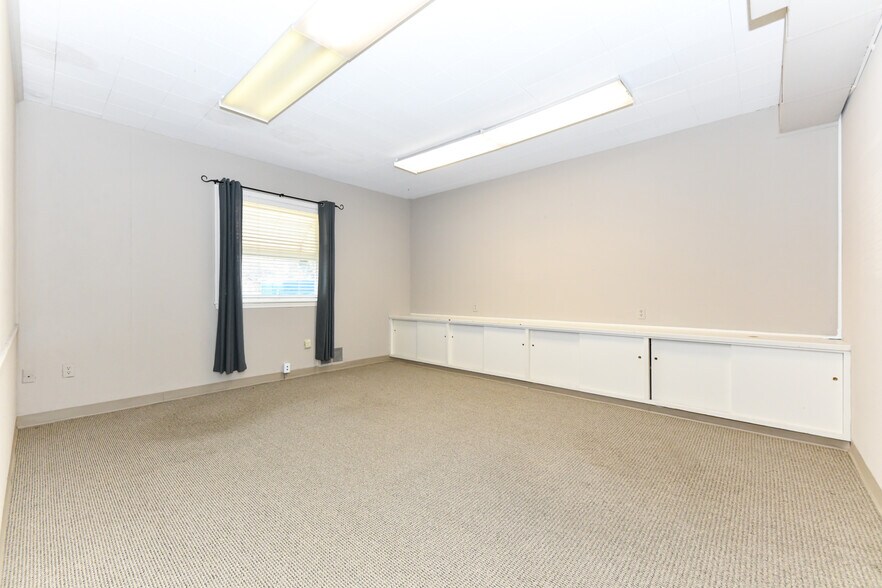 More Photos Of 1834 Banking St, Greensboro Office For Lease