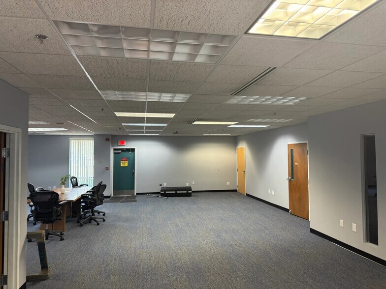 More Photos Of 8 Nutmeg Rd S, South Windsor Light Manufacturing For Lease