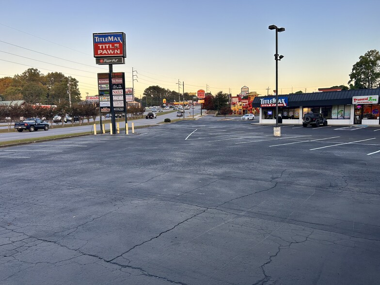 More Photos Of 928 S Park St, Carrollton Storefront Retail Office For Lease