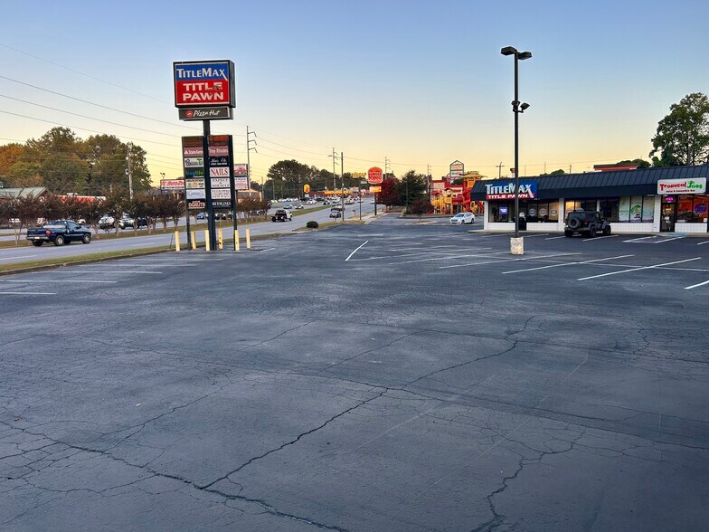 More Photos Of 928 S Park St, Carrollton Storefront Retail Office For Lease