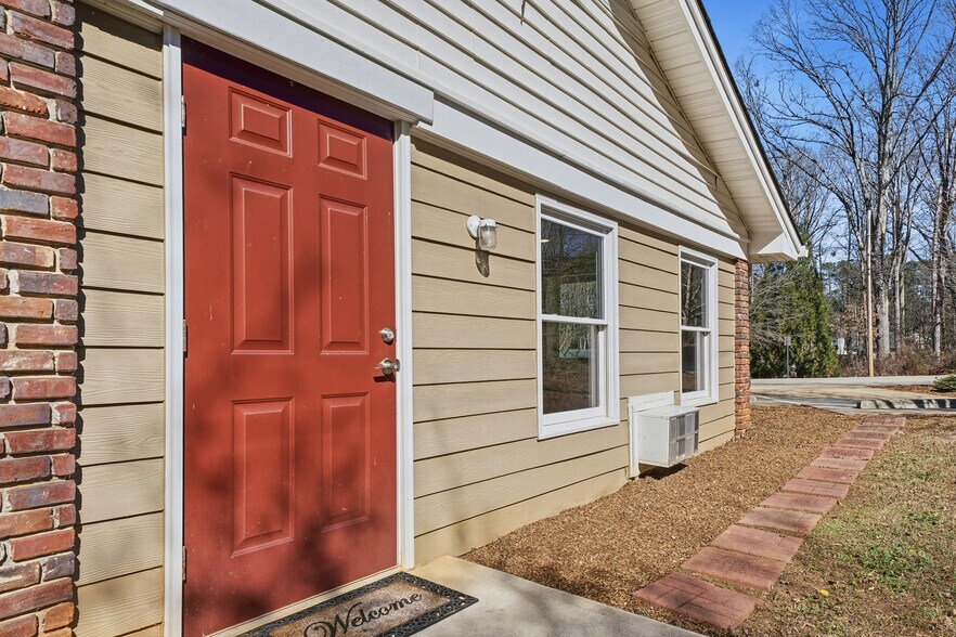 More Photos Of 2239 Scenic Dr, Snellville Office For Sale