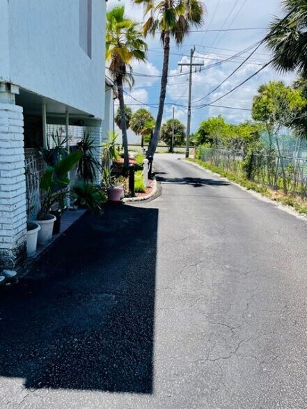 More Photos Of 704 N Dixie Hwy, Lantana Hotel For Sale