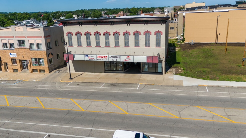 More Photos Of 15 Center St, Marshalltown General Retail For Sale