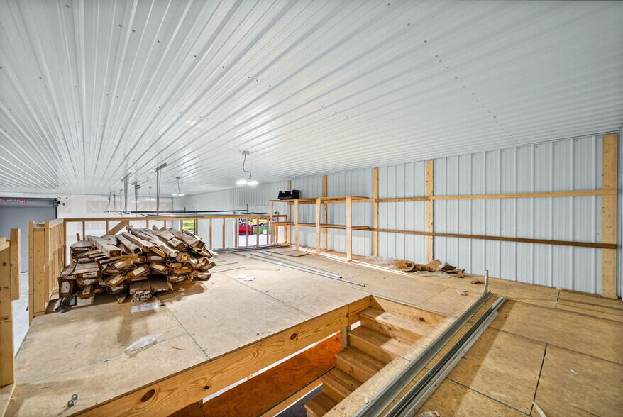 More Photos Of 1040 Smokestack Dr, Clarksville Warehouse For Lease
