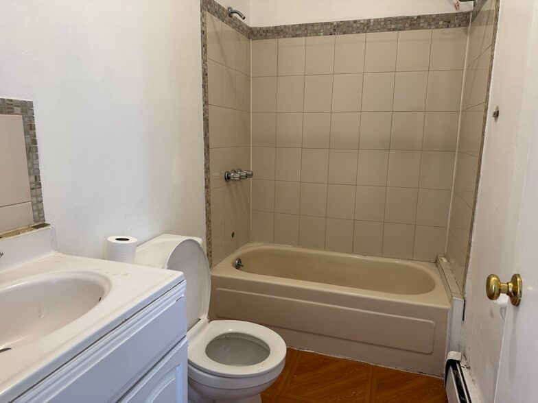 More Photos Of 2376 E 15th St, Brooklyn Specialty For Sale