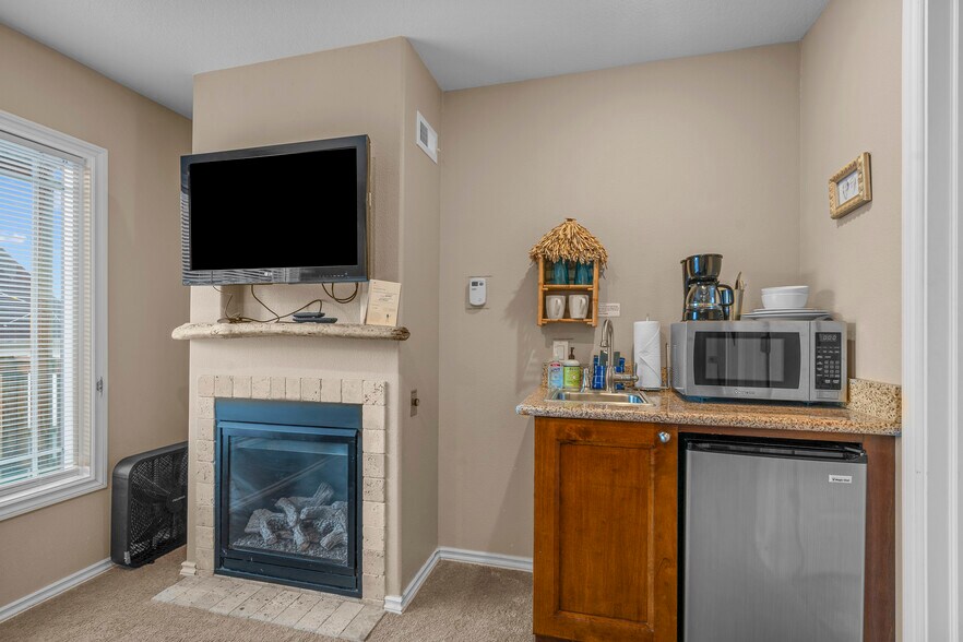 More Photos Of 25 NE Clarke St, Depoe Bay Specialty For Sale