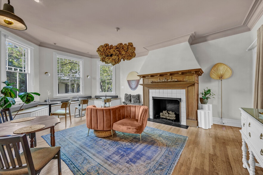 More Photos Of 118 S 4th St, Wilmington Hospitality For Sale