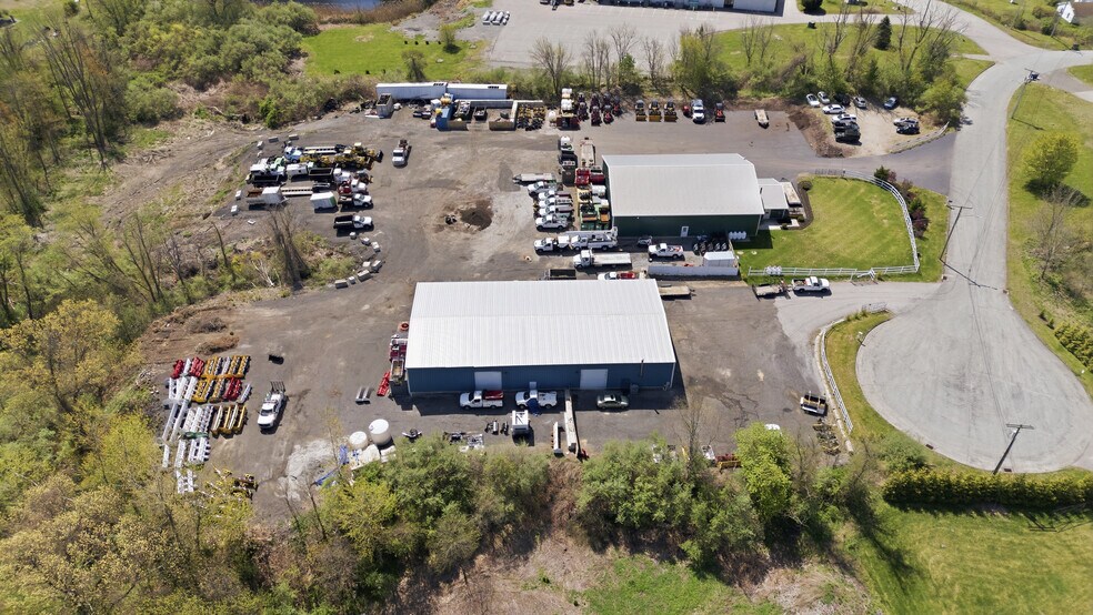 More Photos Of 11 Tyler Dr, North Franklin Showroom For Sale